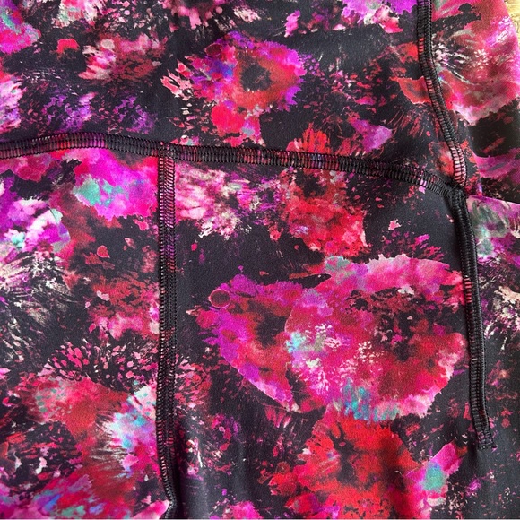 Lululemon Swift Speed High-Rise Tight 28"
Fluoro Floral Multi - Picture 3 of 12